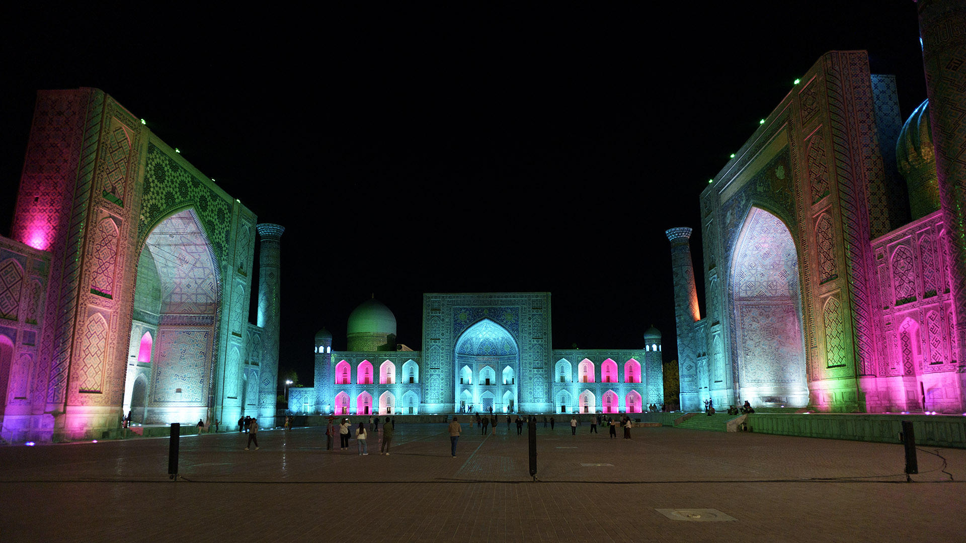 Registan meydanı
